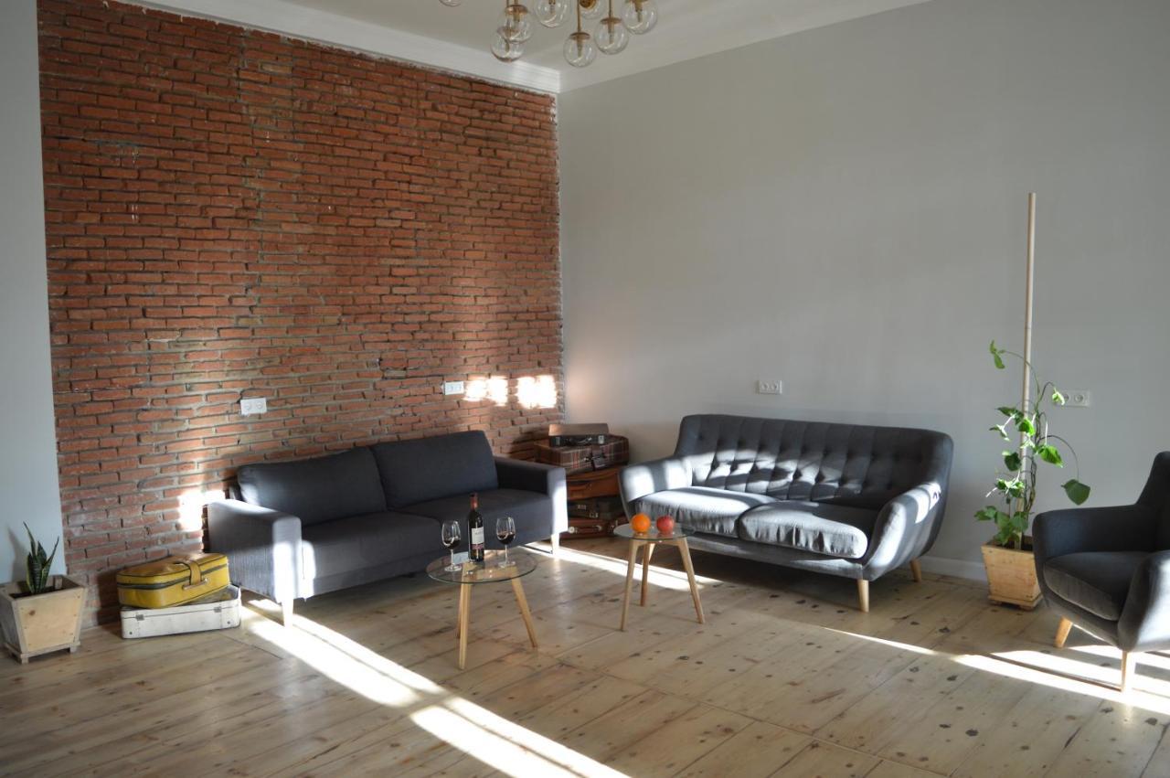 Woodmood Hostel Tbilisi Bagian luar foto